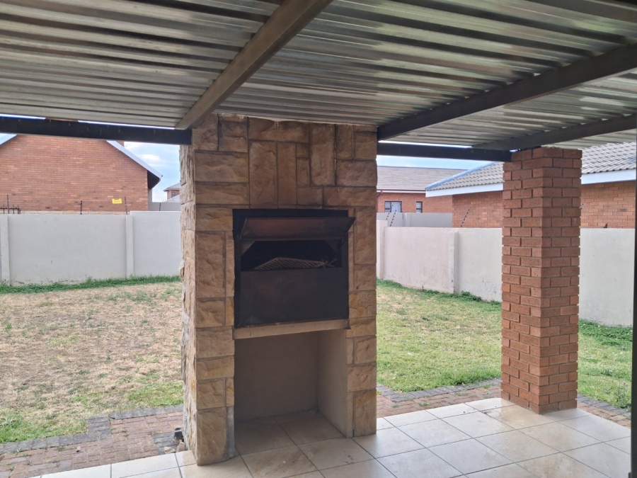 To Let 3 Bedroom Property for Rent in Hillside Free State